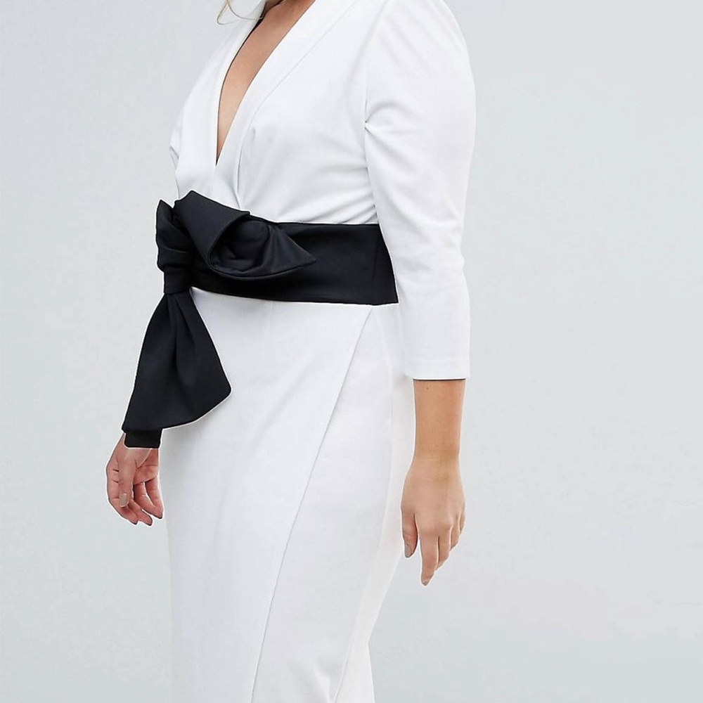Maxi dress with beautiful black bow